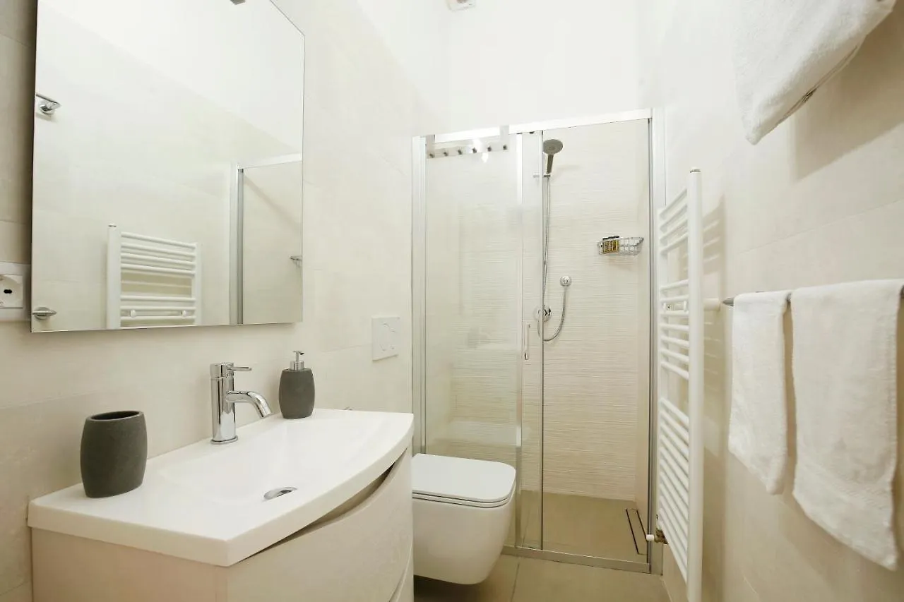 Appartamenti Diffusi Di Villa Fiorita Con Accesso Alle Piscine Della Struttura Principale كاتوليكا شقة