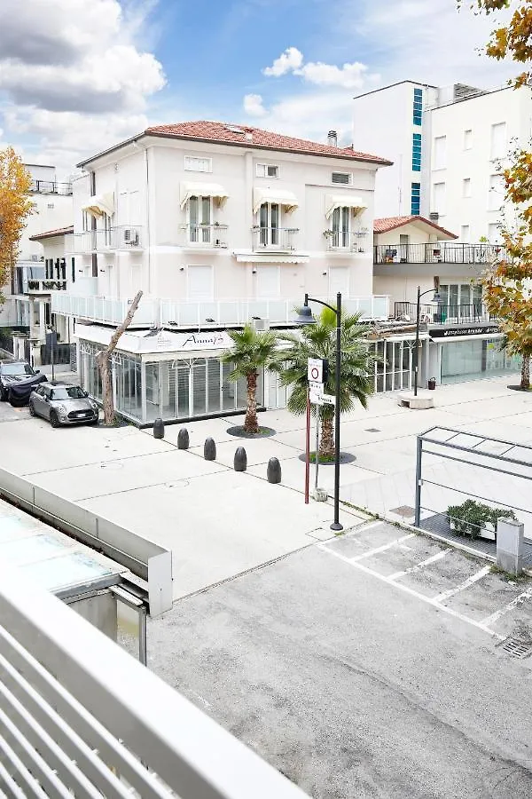 شقة Appartamenti Diffusi Di Villa Fiorita Con Accesso Alle Piscine Della Struttura Principale كاتوليكا إيطاليا