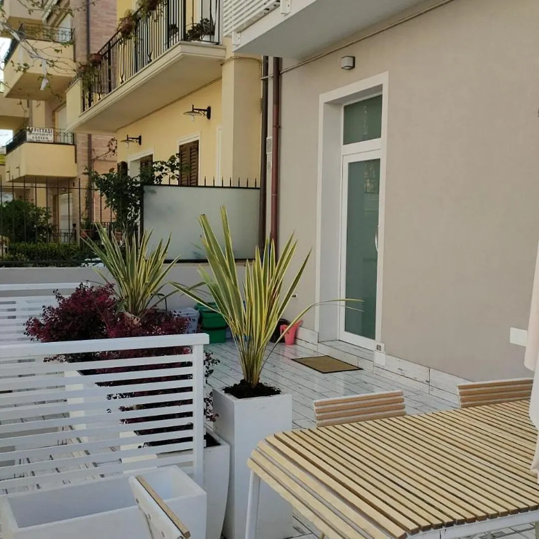 Appartamenti Diffusi Di Villa Fiorita Con Accesso Alle Piscine Della Struttura Principale كاتوليكا شقة